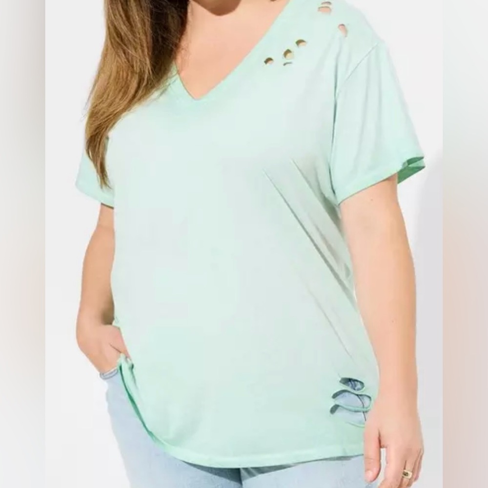 Torrid Vintage Cotton Jersey V-Neckline Relaxed Fit 
Distressed Tee Size Large 0